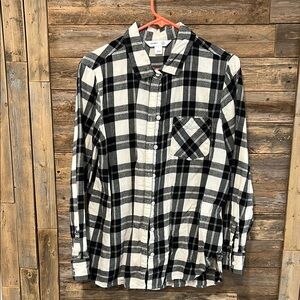 Old Navy Black and White Plaid Flannel Button Down Shirt - size L